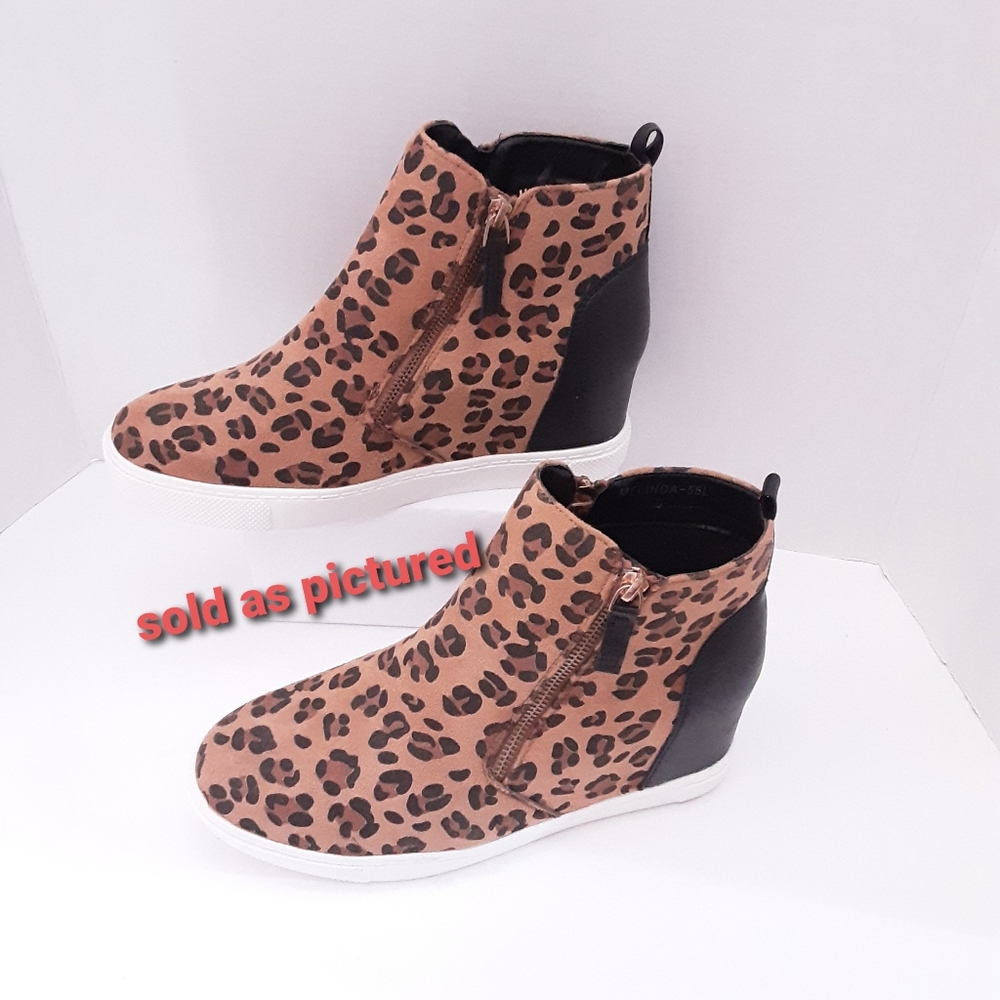 OLIVIA + KATE MELINDA WOMENS WEDGE BOOTIES